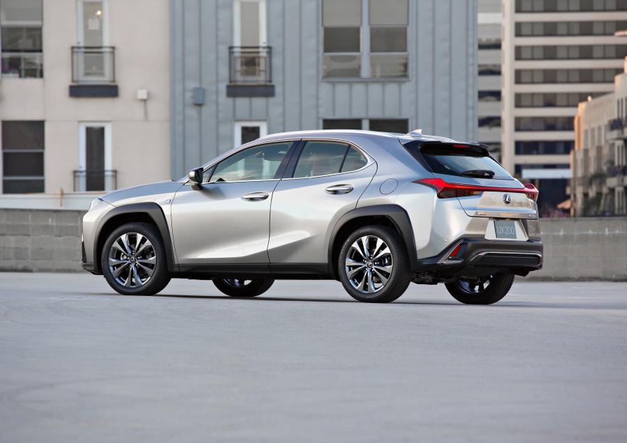  Lexus UX200 F-Sport 2018 года  (NA) (фото 6 из 40)